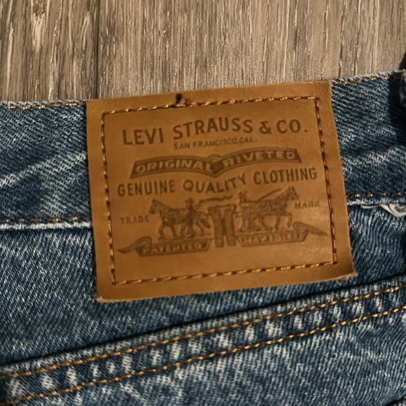 LEVIS | Premium Wedgie High Rise Straight Distressed Big E Jeans with Frayed Hem - Picture 10 of 14